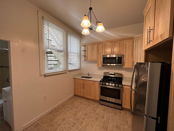 3rd image of 648 Waller St APT 1