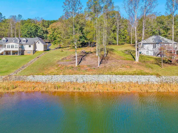 30 Lake Edge Dr, Moneta, VA 24121