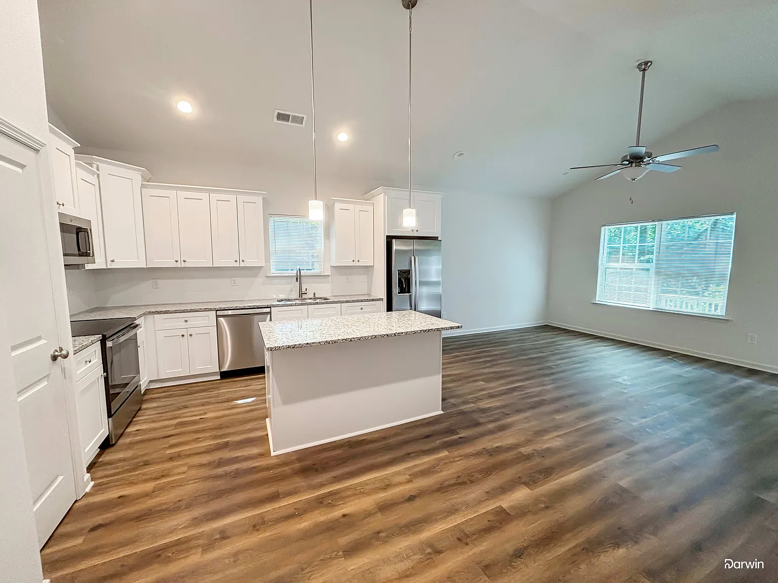 3 bed, 2.0 bath, 1190 sqft, $1,735 — Photo 3
