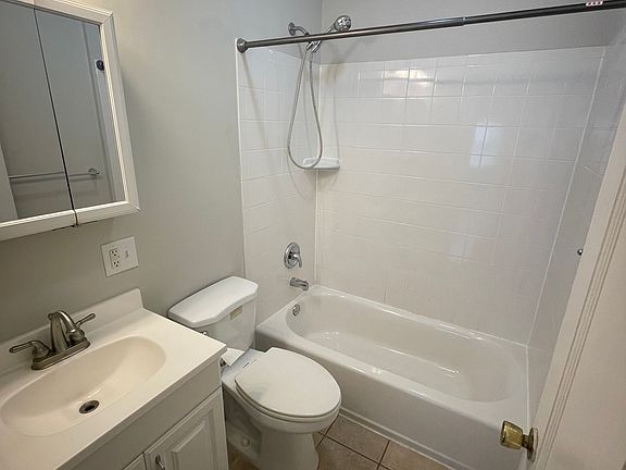 5th image of 7446 Hiawatha Ave