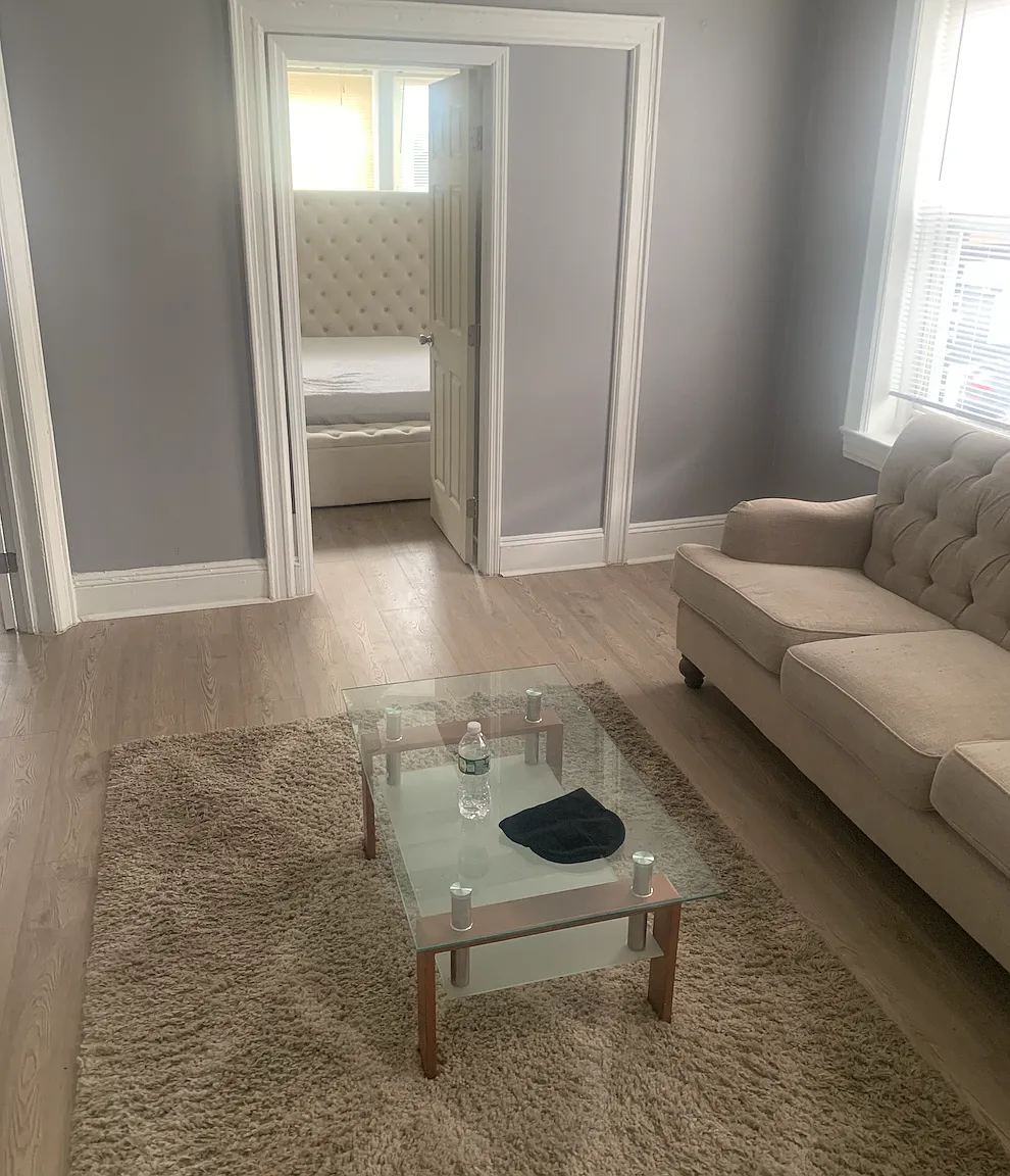 3 bed, 900 sqft, $2,500 — Photo 4