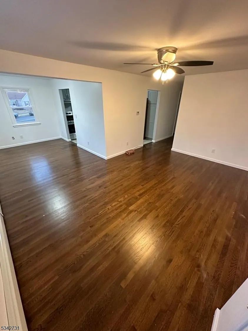 3 bed, 1.0 bath, $3,000 — Photo 2