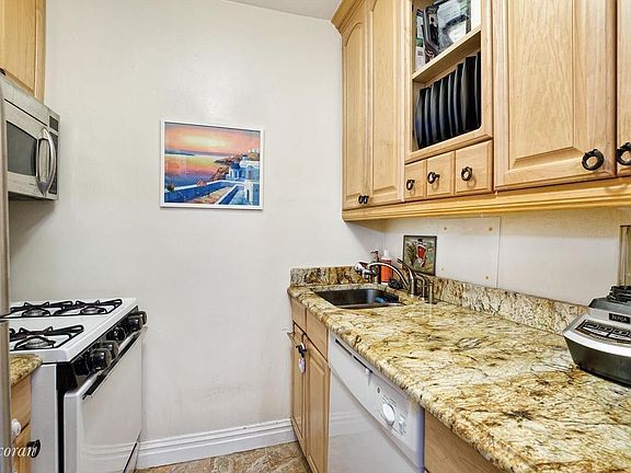5th image of 1725 York Ave APT 25G