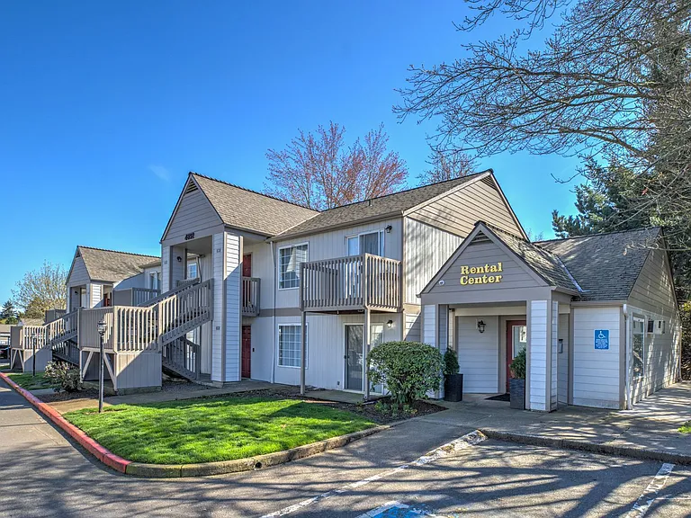 FOX HOLLOW APARTMENTS — Photo 19