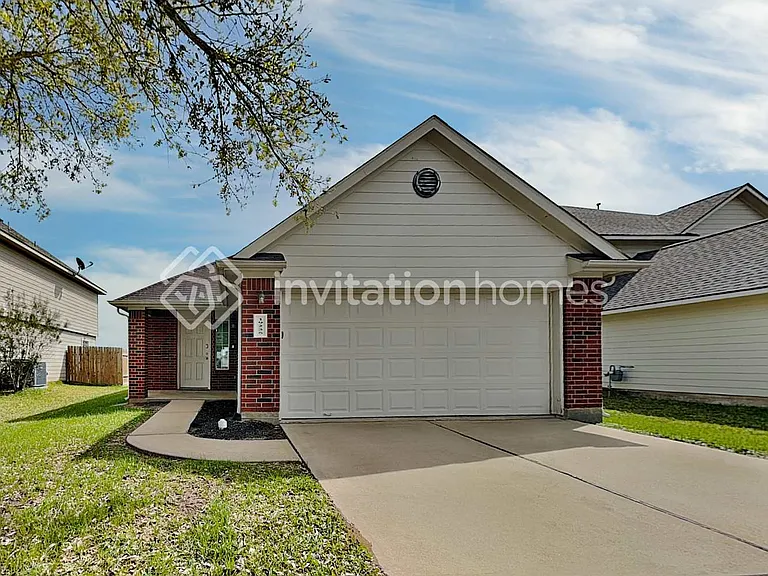 19235 Sandelford Dr — Photo 1
