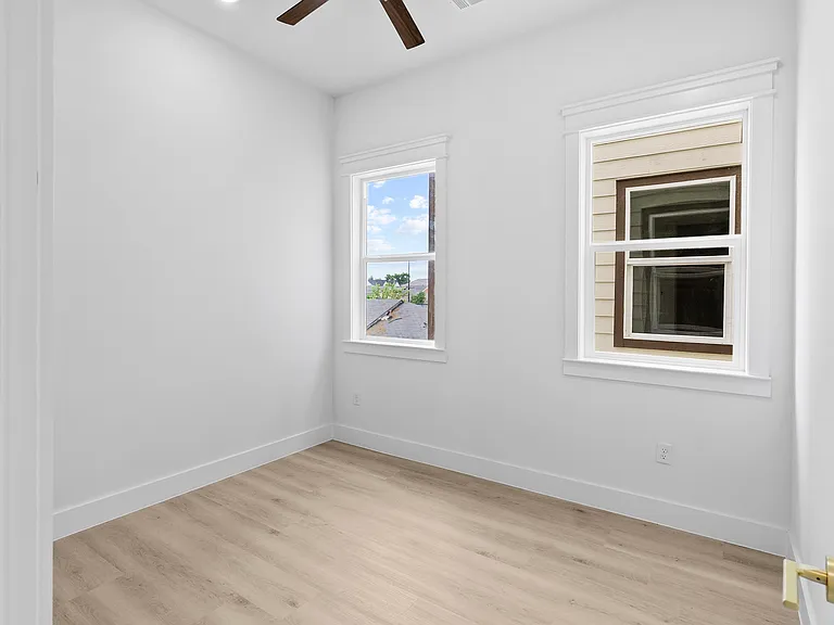 821 N Loop Fwy #821B — Photo 16