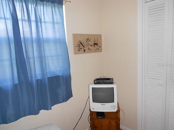 5th image of 1600 W Neponsit Dr