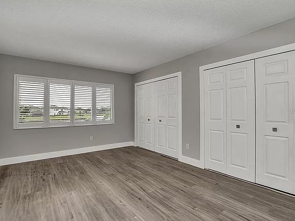 Picture of the rented room. Double built-in closets.