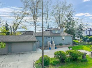 9417 Cedar Island Rd, White Lake, MI