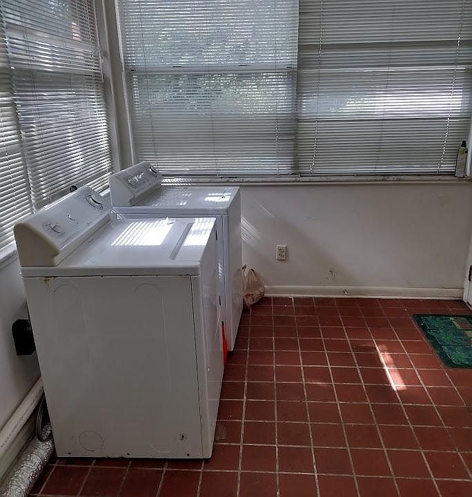 1st image of 156 Janelle Ln
