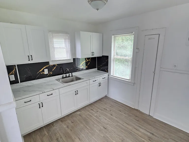 15883 Ardmore St — Photo 7