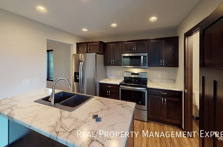 9422 W Gert St — Photo 2