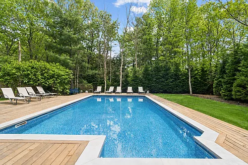 21 Fernwood Dr Photo 1