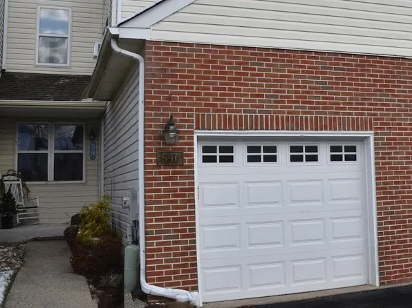 591 S Mount Vernon Cir, Bensalem, PA 19020