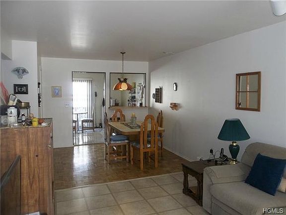 4th image of 28 Buckingham Ct #28