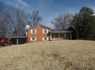 8205 Pine Creek Dr, Evansville, IN 47710