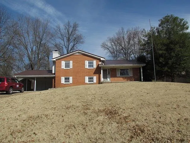 8205 Pine Creek Dr photo 1