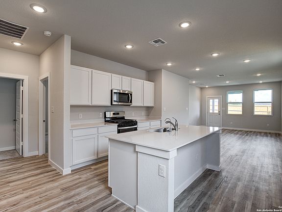 4th image of 5715 Topaz Way