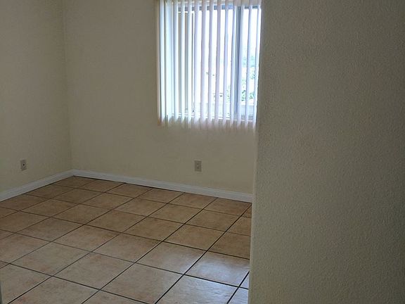 3rd image of 338 E Washington Ave APT 04
