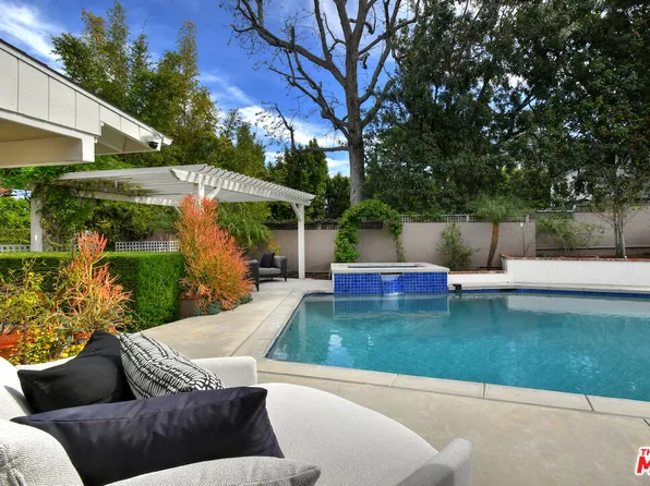 4170 Crisp Canyon Rd, Sherman Oaks, CA 91403