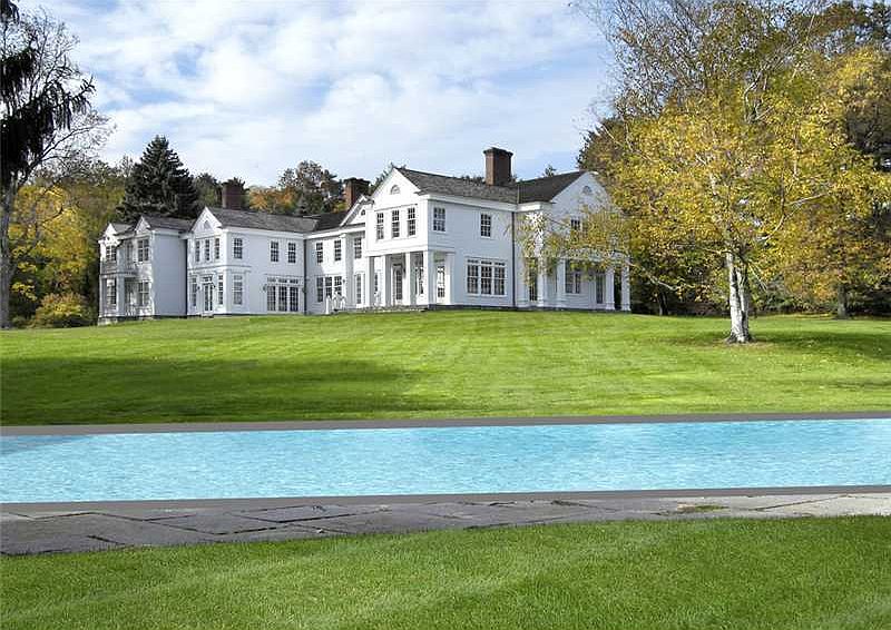 Stunning Property with Pool
