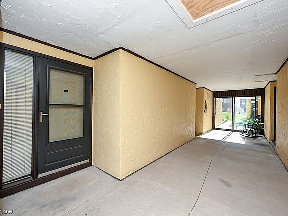 2nd image of 879 Hampton Ridge Dr