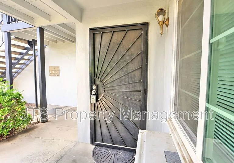 4439 V St #1 — Photo 2