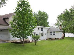 756 Robertson Rd, South Elgin, IL 60177