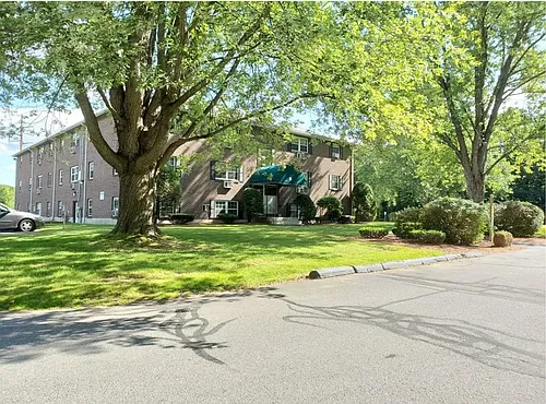 96 Richardson Rd Photo 1