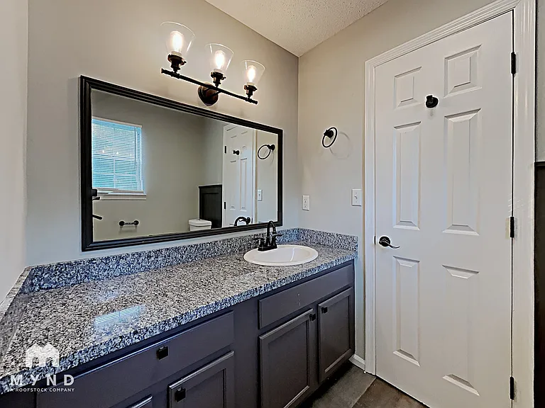 1021 Medina Dr — Photo 11