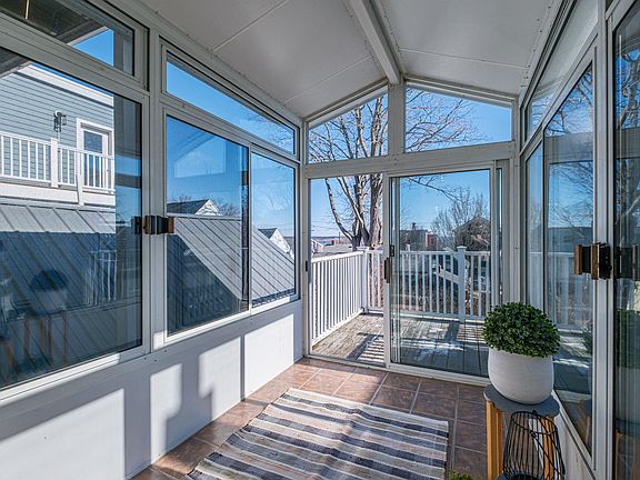 4th image of 25 Howard Street