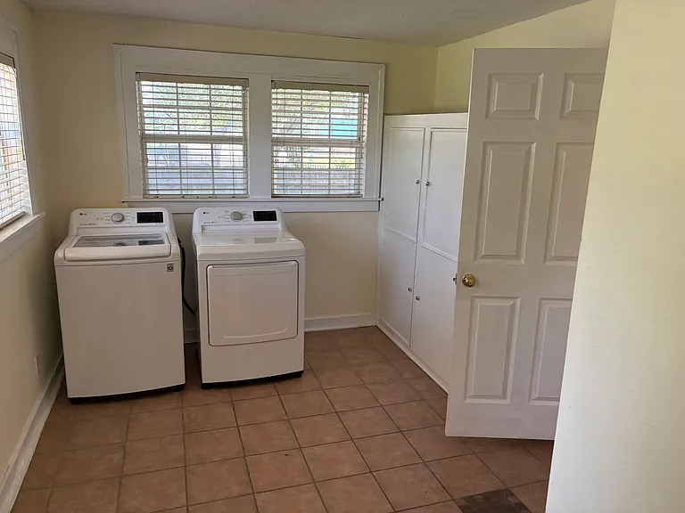 4214 Central St — Photo 17