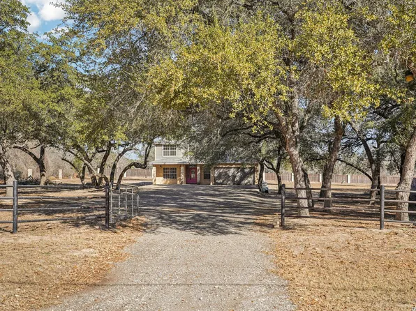 301 County Road 6862, Natalia, TX 78059