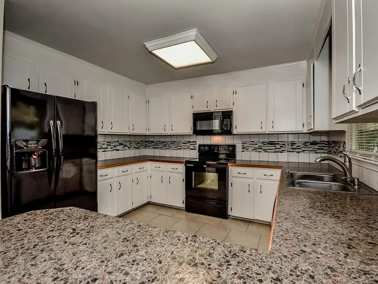 7730 Deer Track Dr — Photo 17