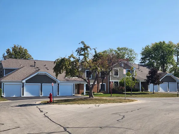 401 Pinetree Ln, Schaumburg, IL 60193