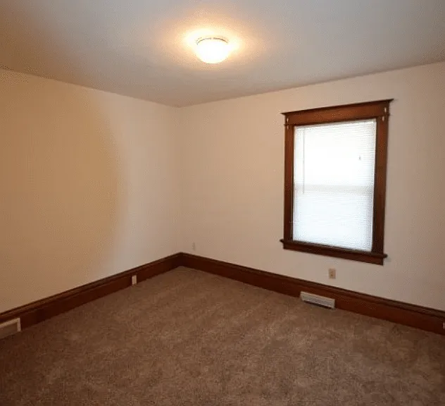 129 N Main St — Photo 6