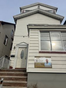 31 E 32nd St, Bayonne, NJ, 07002
