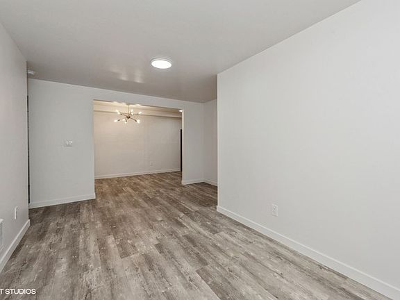 4th image of 2850 15th Ave W #C061dd939