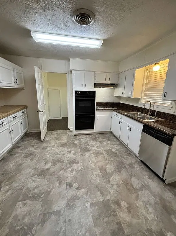 3 bed, 2.0 bath, 1602 sqft, $1,950 — Photo 2