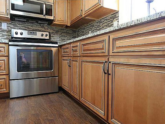 4th image of 914 Thornhill Dr