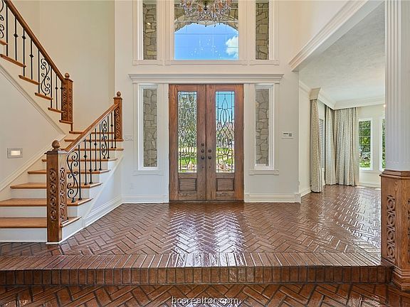 4th image of 6014 Augusta Cir