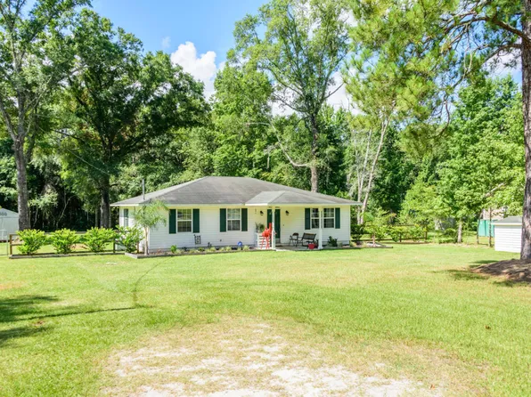 5852 Woodlawn Cemetery Rd, Macclenny, FL 32063
