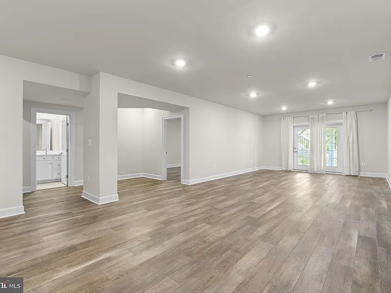 10513 Rossini Ln — Photo 35