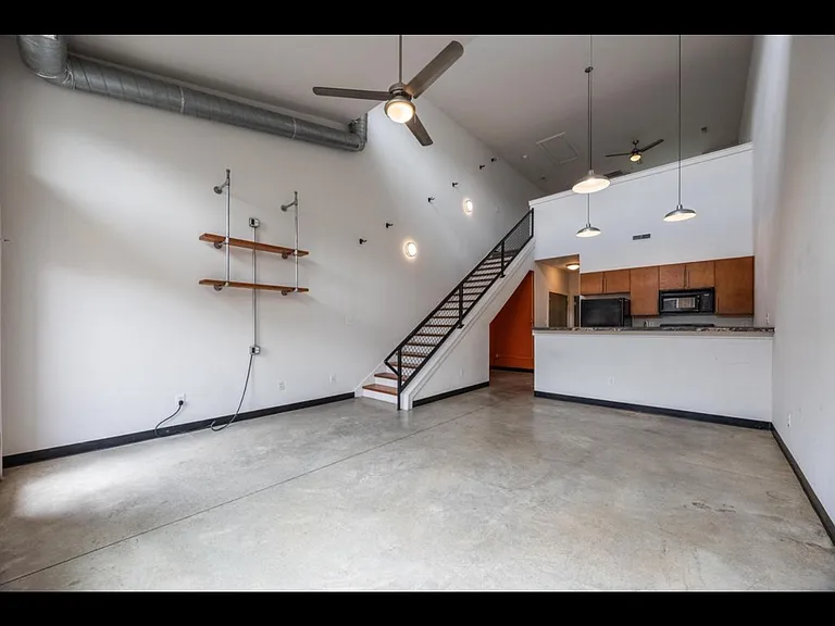 943 McClanahan Ln — Photo 5