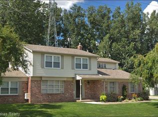 53215 Scenic Dr, Shelby Township, MI