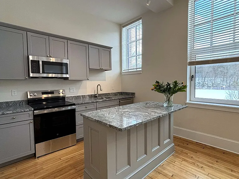71 Montague City Rd #3B — Photo 1