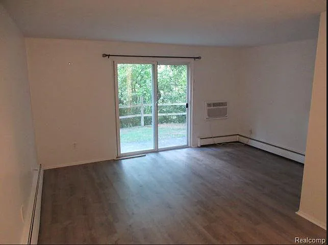 31831 Grand River Ave #70 — Photo 2