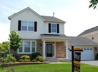 318 Red Sky Dr, St Charles, IL 60175