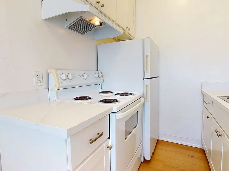 5452 Bancroft Ave — Photo 6