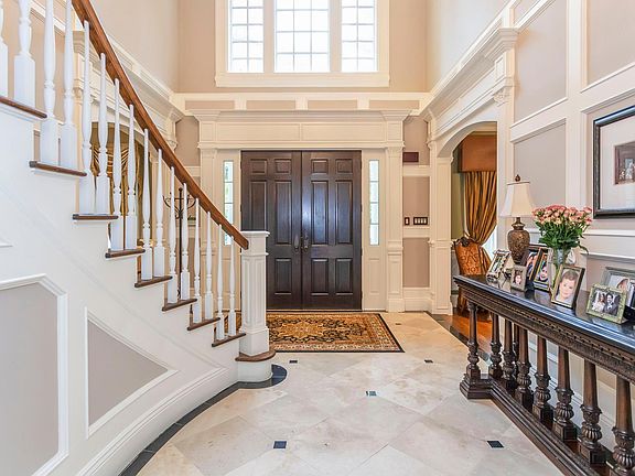 5th image of 55 Dogwood Ave
